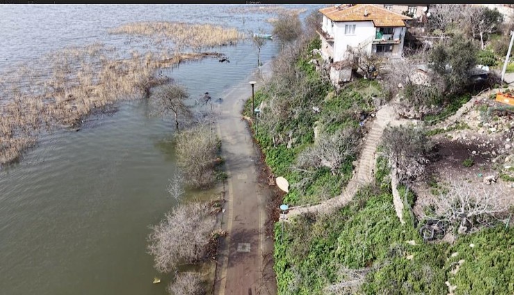 Uluabat Gölü taştı, Yaren Leylek’in köyü sular altında kaldı