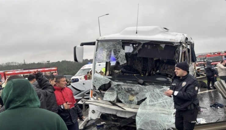 Başakşehir'de polis servisi kaza yaptı: 1 şehit 16 yaralı