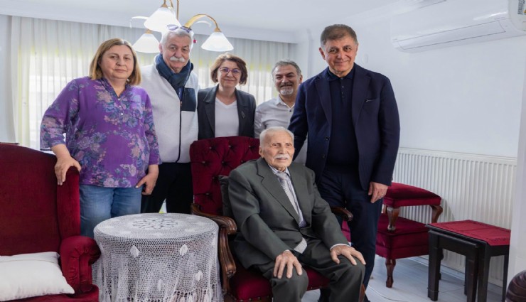 Başkan Tugay’dan ortopedinin çınarı Veli Lök’e anlamlı ziyaret