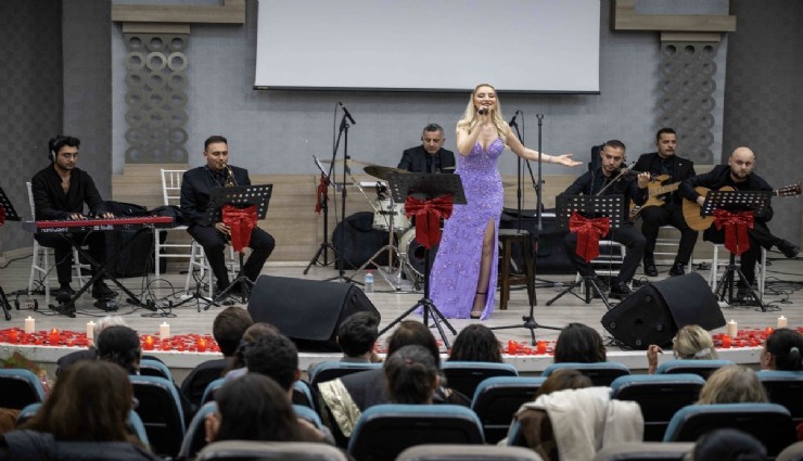 Bornova’da aşk şarkıları gecesi