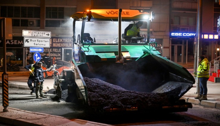 Bornova’da gece asfalt mesaisi