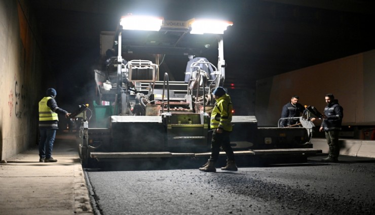 Bornova’da yağmur bitti, asfalt serimi başladı