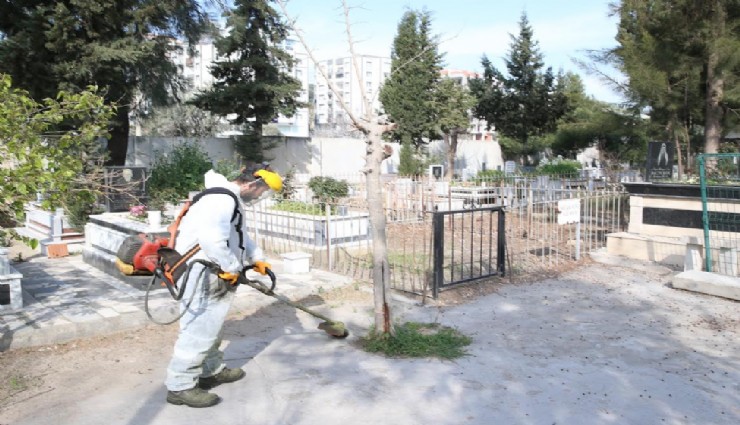 Çiğli’de bayram öncesi cami ve mezarlıklarda kapsamlı temizlik
