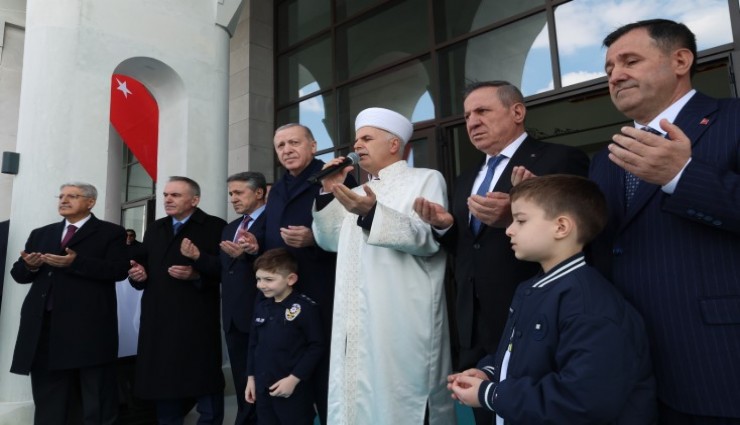 Cumhurbaşkanı Erdoğan: ''Milli ve manevi kimliğimize sahip çıkmaya devam edeceğiz''
