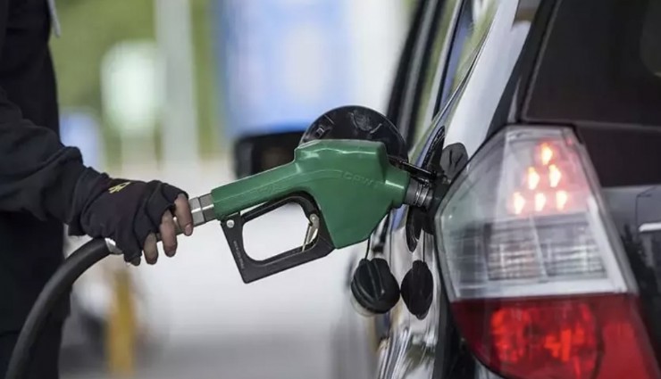 İstasyonlarda kuyruk oluşmuştu: Motorine yapılacak olan dev zam iptal edildi