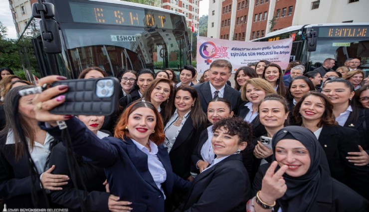 İzmir’de kadın şoförler direksiyonda