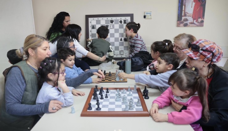 Konak’ın İleri Yaş Merkezi’nde bayram neşesi