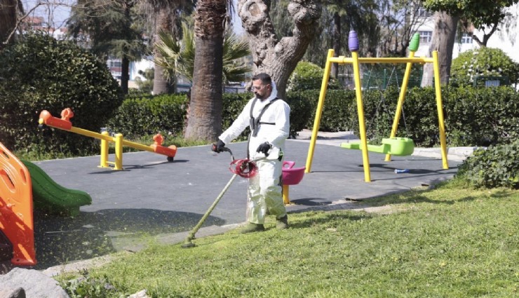 Konak’ın parkları bayramda çiçek gibi