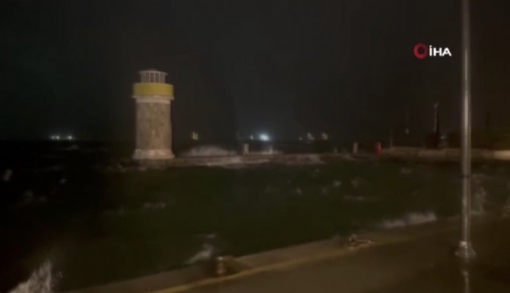 Marmaris’te şiddetli fırtına etkili oluyor