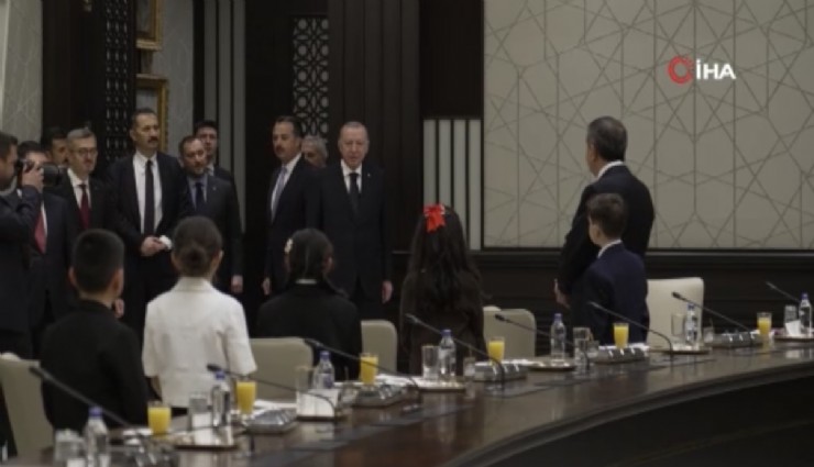 Cumhurbaşkanı Erdoğan, Bakan Tekin ve çocukları kabul etti