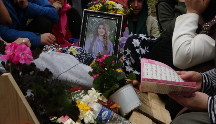 Elif Tuana için mezarı başında hüzün: Annesinin sözleri yürek burktu