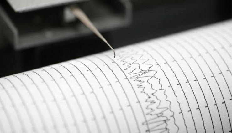 Van’da 5,2 büyüklüğünde deprem: Bölge illerde hissedildi