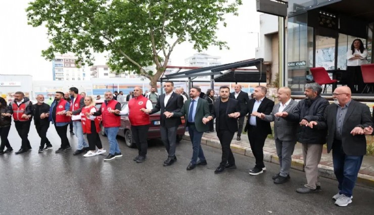 1 Mayıs’ta Çiğli'de birlik tablosu: Başkan Yıldız işçilerle halay çekti