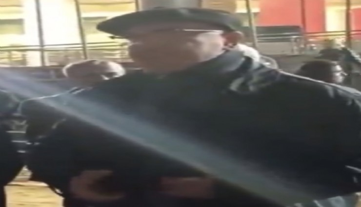 Mahmut Yanal CHP Genel Merkezi'nin önünde: 