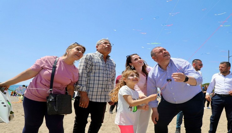 Menderes uçurtmalarla rengarenk