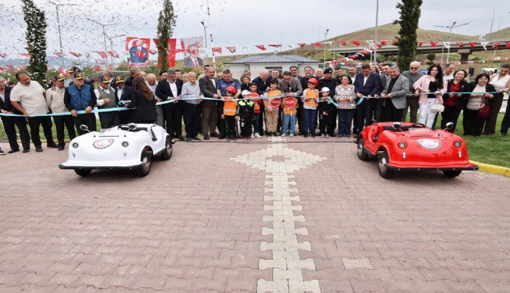 Menemen’de çocuklar için trafik eğitim parkuru açıldı