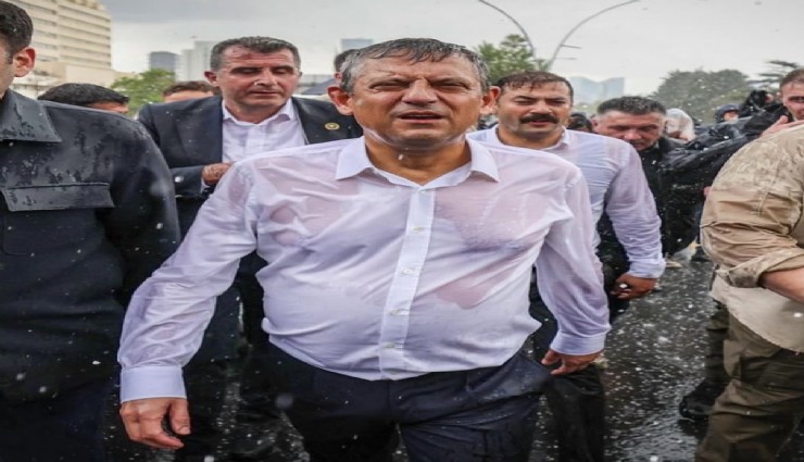 Özgür Özel’in TBMM’ye yürüdüğü anlar bu kare ile tarihe geçti