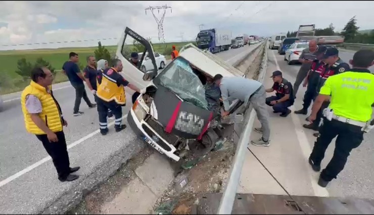 Afyonkarahisar'da feci kaza: Vinçle kurtuldu