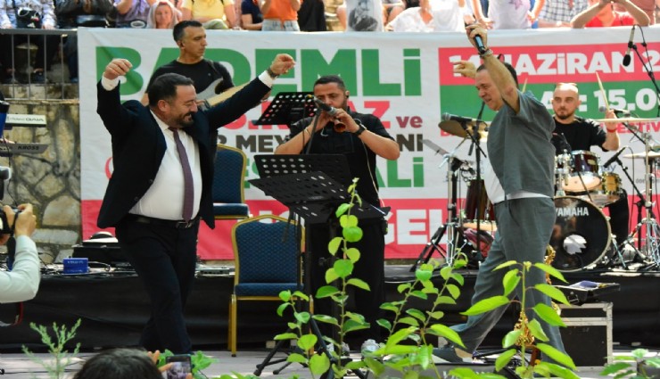 Bademli'de kiraz şöleni, Sümer Ezgü coşturdu