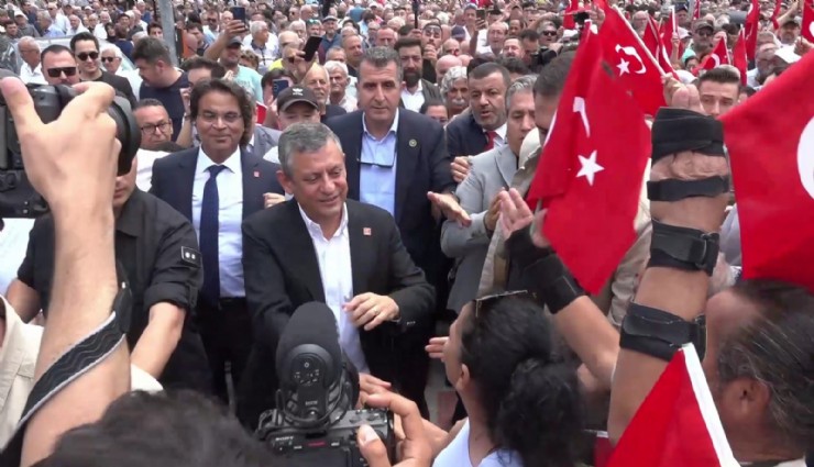 Özel'den istifa çağrılarına yanıt: “Şimdilik kimse baba ocağını bırakmasın”