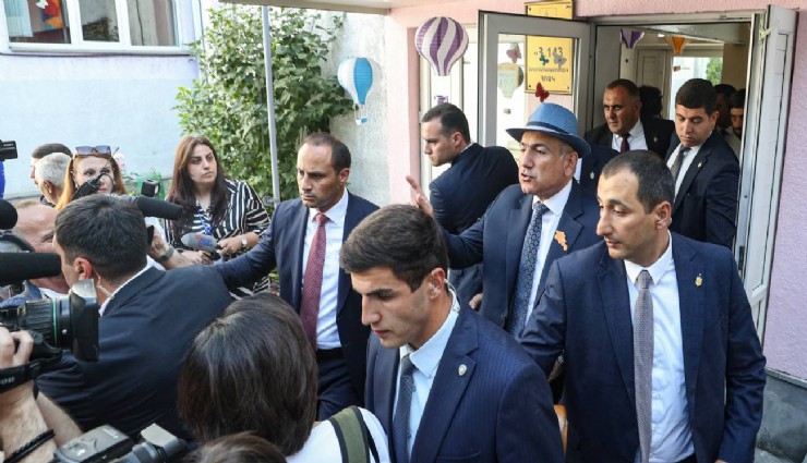 Ermenistan seçiminde Paşinyan'dan barış vurgusu