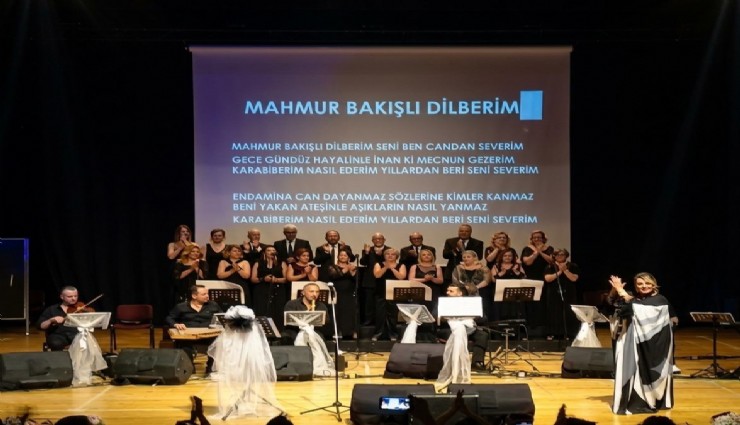 Karşıyaka'da 'Zamansız Şarkılar' gecesi