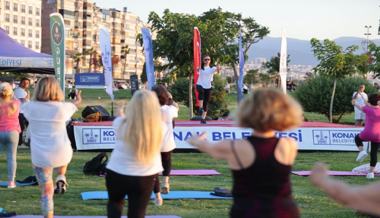 Konaklılar Kordon’da gün batımı eşliğinde sporla buluştu