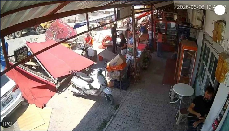 Serik’te hortum paniği: Tente müşterilerin üzerine çöktü, facia saniyelerle atlatıldı