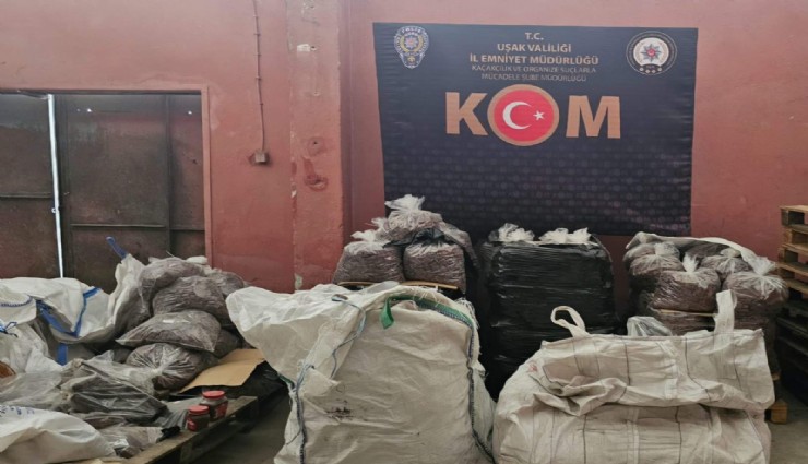 Uşak'ta 30 ton bozuk ve tarihi geçmiş gıda ele geçirildi