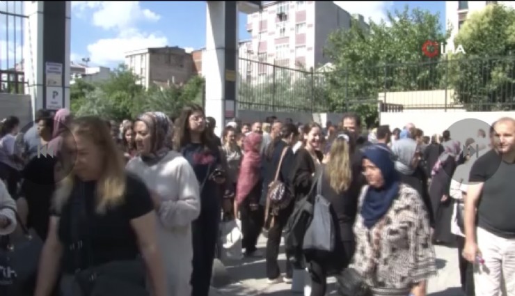 YKS’ye geç kalan adaylar demir parmaklıklara tırmandı