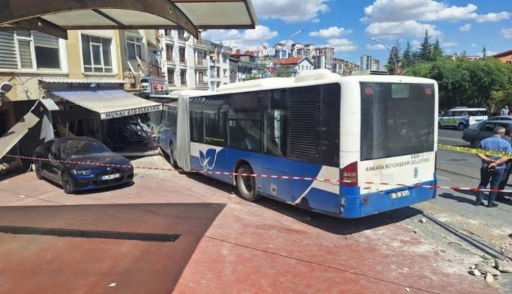 Ankara'da EGO otobüsü iş yerine çarptı: 7 kişi yaralandı