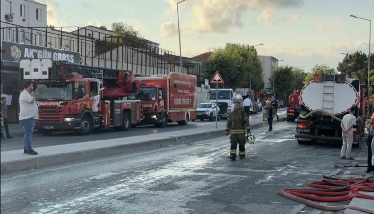 Arnavutköy'de sünger fabrikasında çıkan yangın kontrol altında