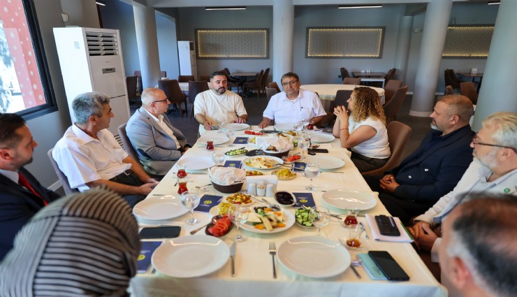 Buca'da ortak masa: Siyasi partiler ilçe sorunları için bir araya geldi