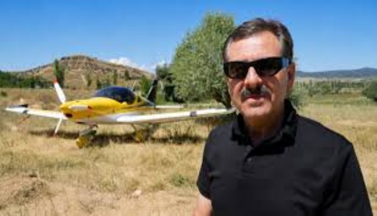 Çocukluk hayalini gerçekleştirdi, köyüne uçakla indi