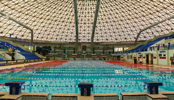 Ege Üniversitesi'nde olimpik standartlarda yüzme deneyimi