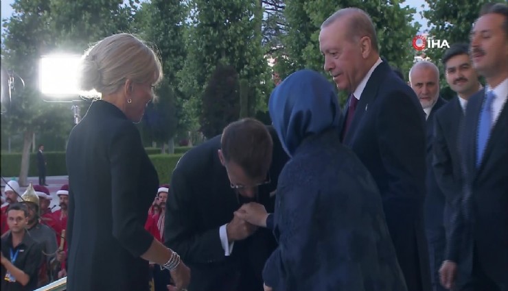 Emine Erdoğan, Macron’un elini öpmesine izin vermedi
