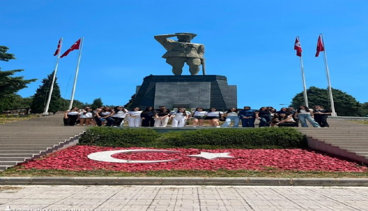 İzmirli liseliler müzelerde tarih yolculuğuna çıktı
