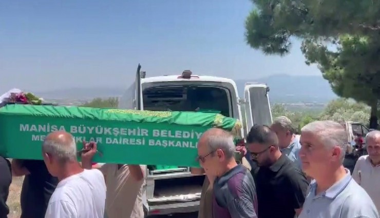 Manisa'da cenazesi 17 yıl sonra toprağa verildi