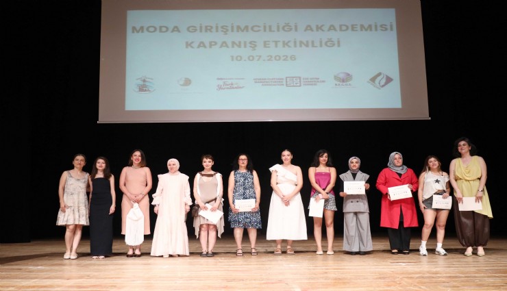 Moda Girişimciliği Akademisi’nde mezuniyet heyecanı: 11 kadın tasarımlarını podyuma taşıdı