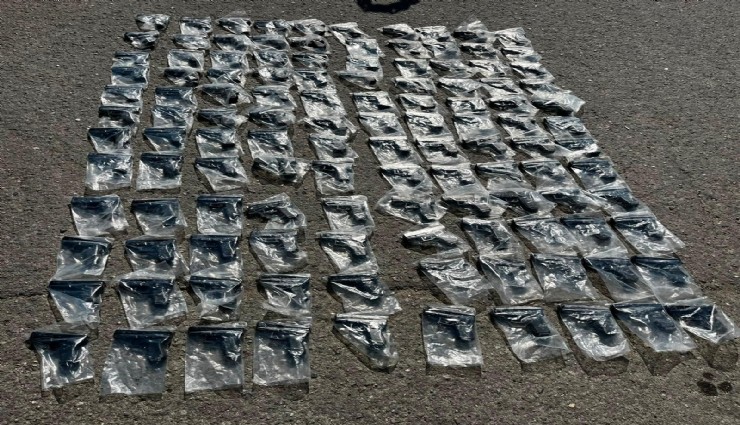 Otobüs değil cephanelik çıktı: 120 silah ele geçirildi