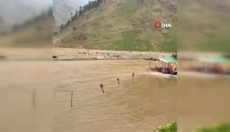 Pakistan'da turistleri taşıyan tekne alabora oldu: 7 ölü