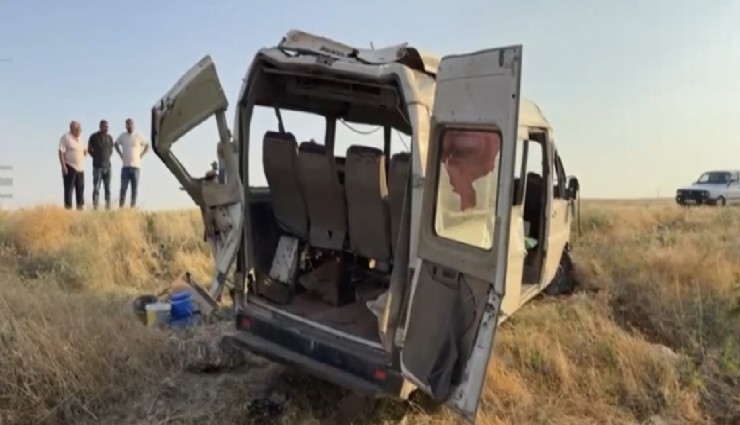 Tarım işçilerini taşıyan minibüs devrildi: 22 yaralı